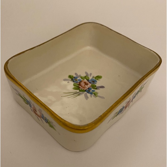 CARLIN COMFORTS VINTAGE PORCELAIN TRINKET BOX - Picture 6 of 10